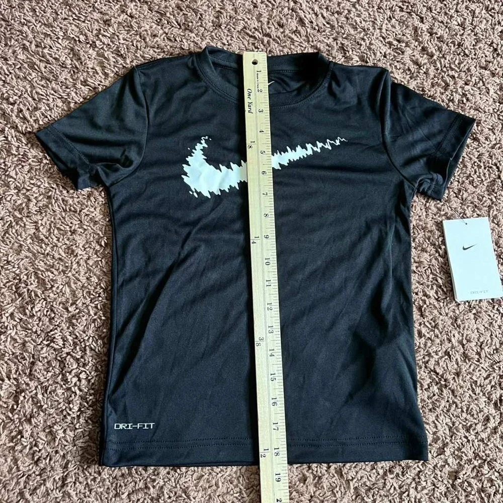 Nike Boys Dri-FIT‎ Black Graphic Swoosh T-Shirt Size 6 86K690-023 NWT